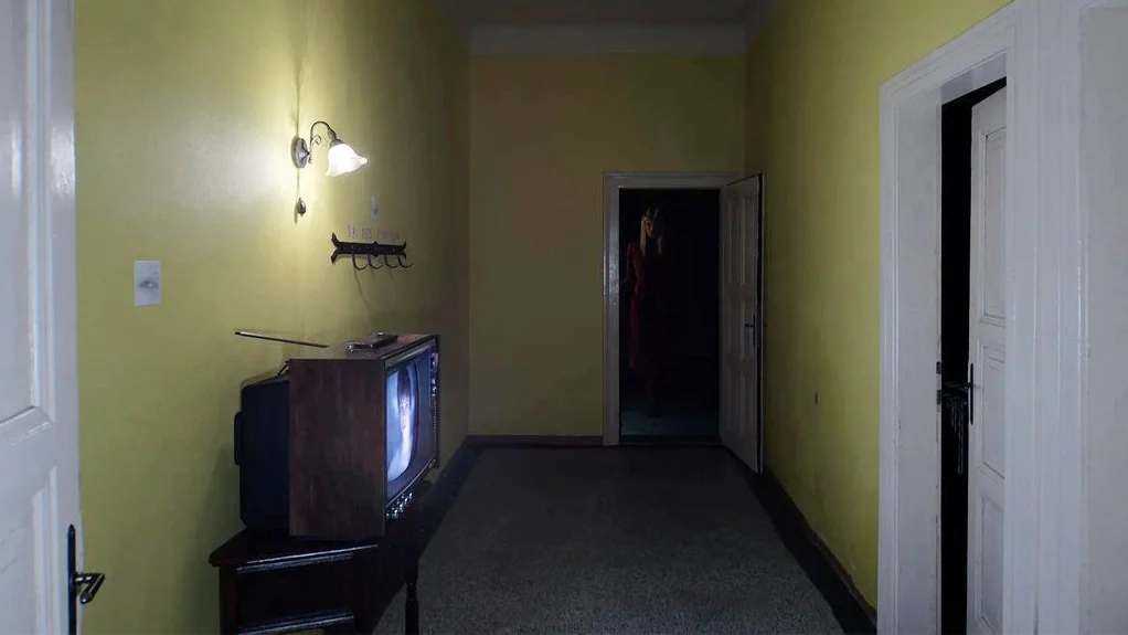 Nova imagem reforça atmosfera de terror psicológico